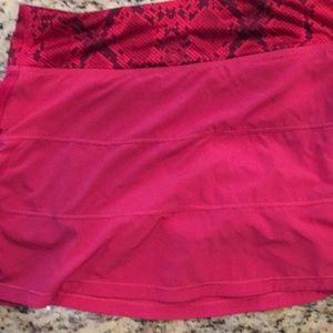 Lululemon size 8 tall skirt